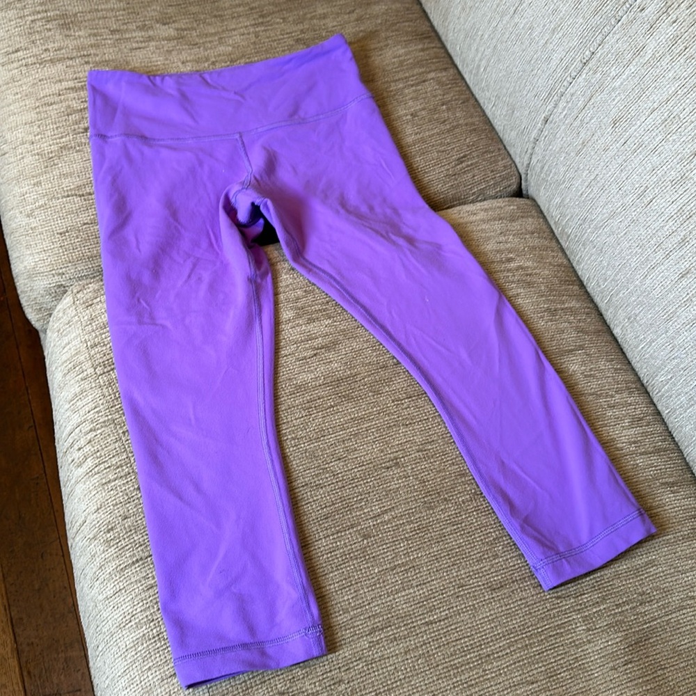 Lululemon Purple Capri Cropped Leggings